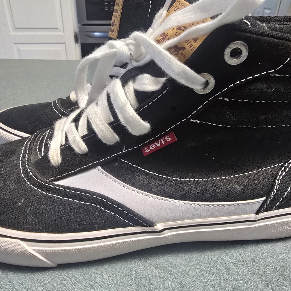 Levi's Black and White Men's High-Top Sneakers
